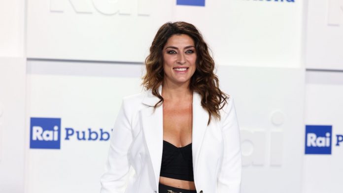 Elisa-Isoardi-696x392