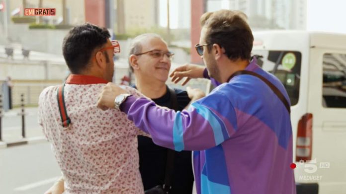 Emigratis: Pio e Amedeo a Dubai con Gianni Celeste di “Povero gabbiano” | Video Mediaset Emigratis Pio e Amedeo con Gianni Celeste