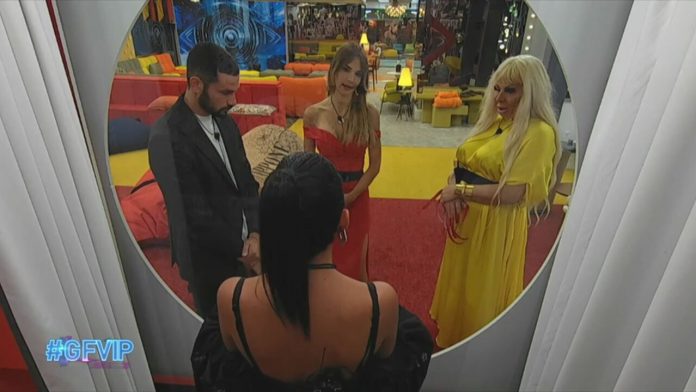 Grande Fratello Vip, Soraia, fidanzata di Luca Salatino faccia a faccia con Elenoire Ferruzzi e Sara Manfuso | Video Mediaset Soria, Elenoire, Sara