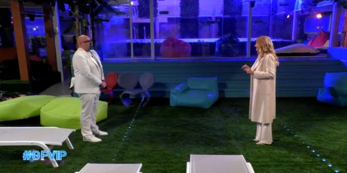 Grande Fratello Vip, Adriana Volpe torna in Casa per una sorpresa all’amico Giovanni Ciacci | Video Mediaset Volpe - Ciacci