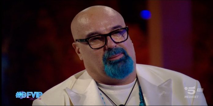 Grande Fratello Vip, la difficile storia di Giovanni Ciacci: la sua vita da sieropositivo | Video Mediaset la storia di Ciacci