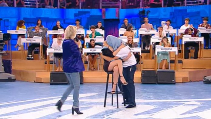 Amici 22 Rudy Zerbi e Arisa: una coreografia sexy, un ballo al bacio | Video Witty Tv Amici 22 Rudy