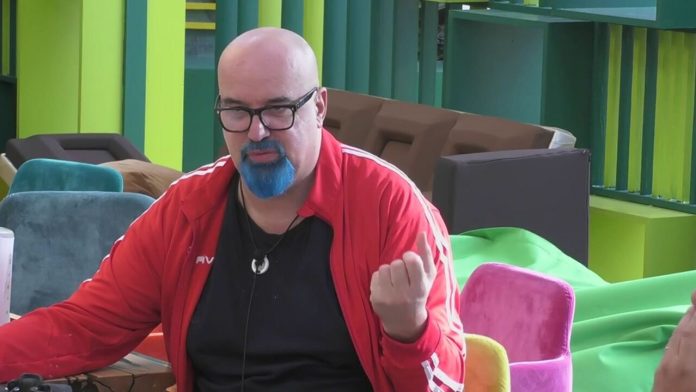 Grande Fratello Vip, Ciacci ancora contro Bellavia: «Ce lo siamo levati dai cogli*ni». Il web chiede la squalifica | Video Mediaset Ciacci