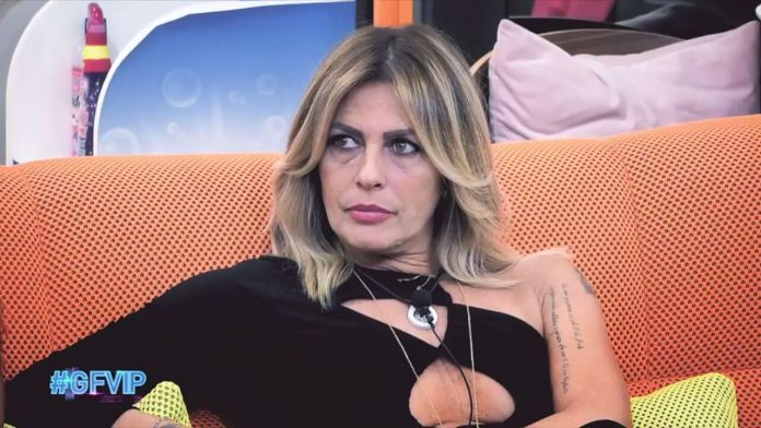Grande Fratello Vip, Cristina Quaranta Vs Nikita Pelizon: Signorini: “La parola “mongoloide” è una roba orribile” | Video Mediaset Cristina Quaranta