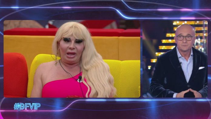 Grande Fratello Vip, le intemperanze e i comportamenti discutibili di Elenoire Ferruzzi | Video Mediaset Elenoire Ferruzzi