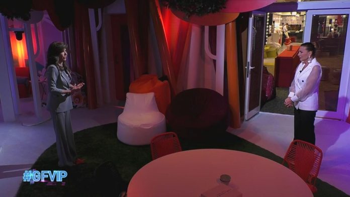 Grande Fratello Vip, una sorpresa per Patrizia Rossetti, incontra l’amica, Emanuela Folliero, volto storico di Rete4 | Video Mediaset Emanuela Folliero sorpresa a Patrizia Rossetti