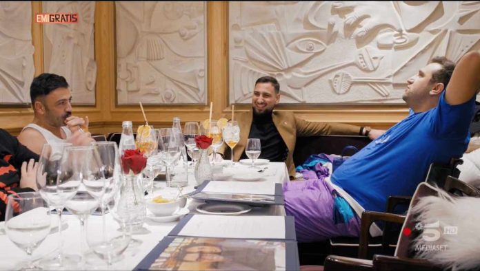Emigratis: Pio e Amedeo “scroccano” una cena da migliaia di Euro a Gigio Donnarumma | Video Mediaset Emigratis