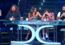 Giulia Stabile in lacrime a Tu si que vales: si commuove per Tony King che canta contro la discriminazione e l’omofobia | Video Witty Tv Giulia Stabile in lacrime