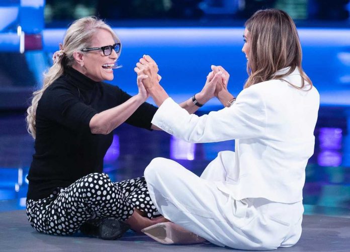 Heather Parisi a Verissimo: il ricordo di Raffaella Carrà | Video Mediaset Heather Parisi a Verissimo