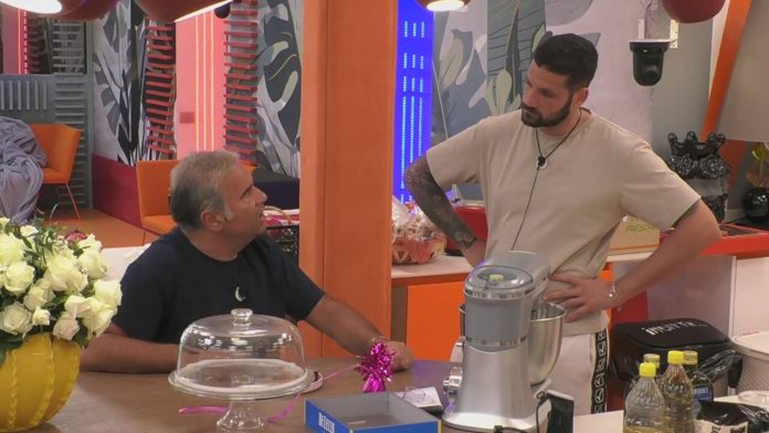 Grande Fratello Vip, scintille tra Luca Salatino e Charlie Gnocchi: è lite tra i due | Video Mediaset Lite Luca e Charlie