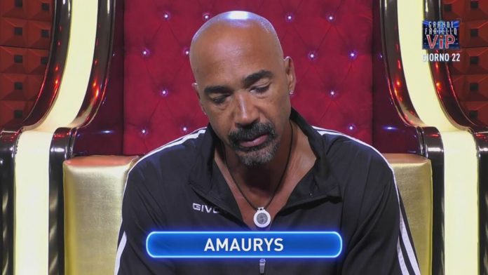 Presunta bestemmia di Amaurys Perez al Grande Fratello Vip. Signorini: “Valuteremo squalifica” | Video Mediaset Perez presunta bestemmia