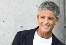 Tapiro d’oro a Fiorello, la consegna a Striscia La Notizia | Video Mediaset Rosario Fiorello