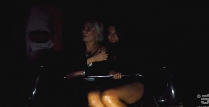 Sabrina Ferilli a Tu si que vales urla e pianta le unghie su Maria De Filippi | Video Witty Tv Sabrina Ferilli