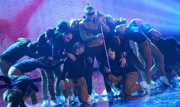 Tu si que vales, i Da Squad ballano bendati: il ballo inclusivo commuove tutti | Video Witty Tv Tu si que vales