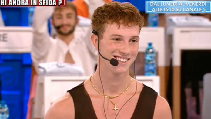 Wax ad Amici 22 canta Storie, il nuovo singolo: “E’ difficile cantare questo pezzo” | Video Witty Tv Amici 22