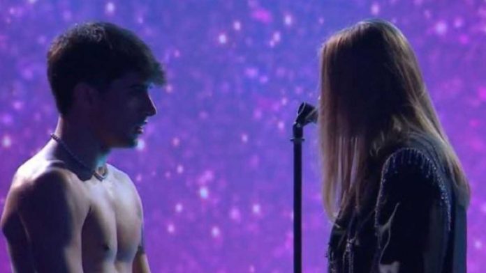 Aaron a Tu si que vales con Gianmarco: l’esibizione sulle note di Universale | Video Witty Tv Aaron a Tu si que vales