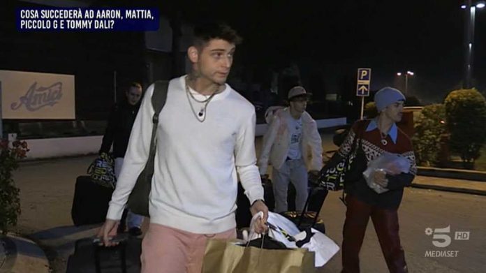 Amici 22, la decisione di Rudy Zerbi: valigie e notte in sala relax per Tommy, Piccolo G e Mattia | Video Witty Tv Amici 22 provvedimento disciplinare