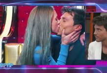 Grande Fratello Vip, il bacio tra Daniele dal Moro e Nikita Pelizon, ma era un gioco | Video Mediaset Bacio Nikita Daniele