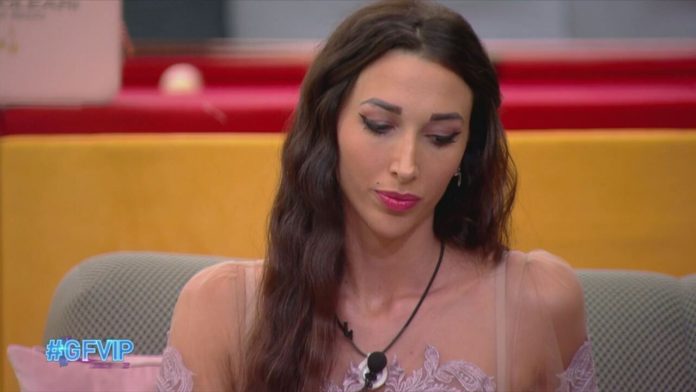 Grande Fratello Vip, Giaele De Donà gelosa di Antonino Spinalbese che si è allontanato da lei | Video Mediaset Giaele De Donà