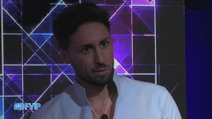 Grande Fratello Vip, confronto tra Antonella Fiordelisi e il suo (ex) fidanzato Gianluca, in lacrime: “Sono innamoratissimo di lei” | Video Mediaset Gianluca Ex di Antonella