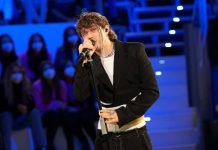 Irama ad Amici 22 canta Ali: ecco l’esibizione | Video Witty Tv Irama canta Tu No