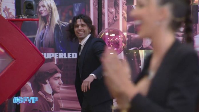 Luca Onestini torna al Grande Fratello Vip come nuovo concorrente: clip e ingresso in Casa | Video Mediaset Luca Onestini