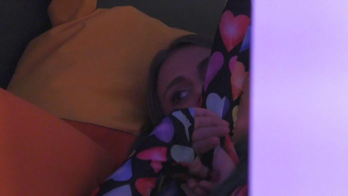 Grande Fratello Vip, Nikita Pelizon si dichiara a Luca Onestini, ma lui frena: “Mi conosci da 5 giorni” | Video Mediaset Nikita si dichiara a Luca