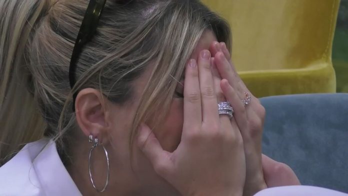 Grande Fratello Vip, Oriana Marzoli in lacrime, Antonino Spinalbese: “Voglio una Ferrari e tu sei una Porsche” | Video Mediaset Oriana In lacrime