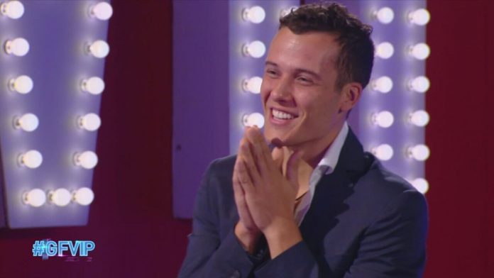 Grande Fratello Vip, sorpresa per Edoardo Donnamaria: arriva l’amico Paolo Ciavarro: “Non permettere a nessuno di snaturarti” | Video Mediaset Sorpresa ad Edoardo