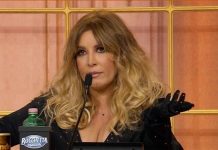 Ballando con le stelle 2022, Selvaggia Lucarelli interrotta dai “buu” alla finale: «Se volete vado a casa, mi sono stancata» | Video Ballando con le stelle Selvaggia Lucarelli finale