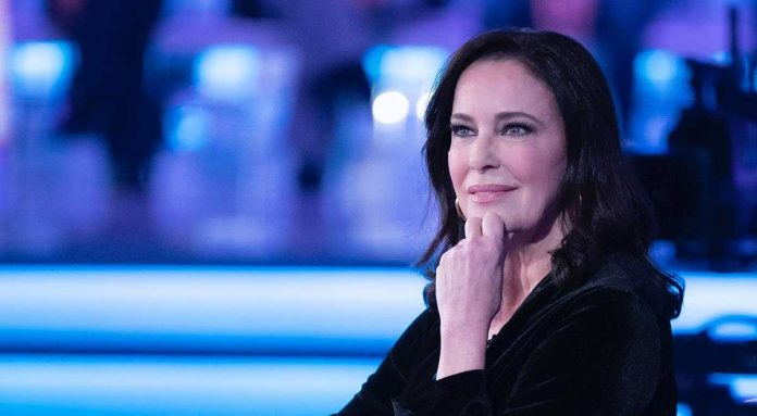 Clarissa Burt a Verissimo: una vita difficile e un padre violento | Video Mediaset Clarissa Burt a Verissimo