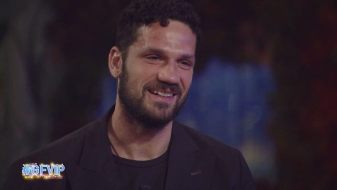 Grande Fratello vip, Luca Salatino e il suo rapporto con il padre: “Non mi ha mai detto ti voglio Bene” | Video Mediaset Luca Salatino Sorpresa il padre