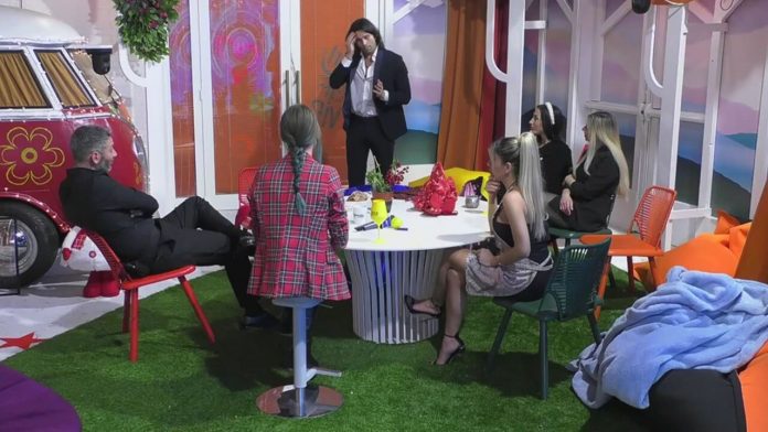 Grande Fratello Vip, la lite tra Luca Onestini e Nikita Pelizon: “A me non frega niente di te… non mi interessi” | Video Mediaset "https://static2.mediasetplay.mediaset.it/Mediaset_Italia_Production_-_Main/F312050401098C01/media/30/94/44d467ca-3d8d-43a4-94eb-d12cf906b970/d7c701e6-e7b7-45c8-887e-d8b80a101e51.jpg"