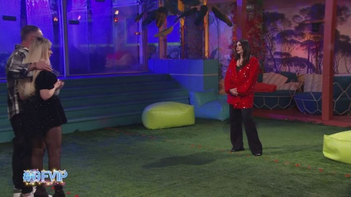 Grande Fratello Vip, sorpresa per Edo Tavassi: arriva la mamma Emanuela, che conosce pure Micol Incorvaia | Video Mediaset Sorpresa a Tavassi, la mamma Emanuela