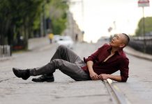 Yoon C. Joyce, intervista all’attore della serie tv di Rai 2 “The Net – Gioco di squadra”: “Io vittima di bullismo per le mie origini, oggi posso dire di aver vinto anche se c’è ancora tanta strada da fare” Yoon C. Joyce