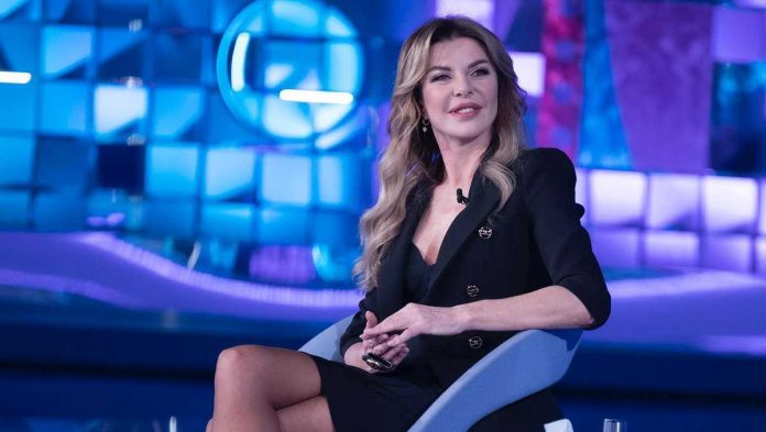 Alba Parietti a Verissimo: un nuovo amore nato da un colpo di fulmine | Video Mediaset Alba Parietti a Verissimo