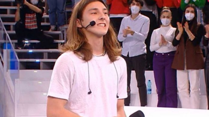 Amici 22, il ritorno di Cricca che dice a Valeria: “Che ti serva da lezione” | Video Witty Tv Amici 22 Cricca