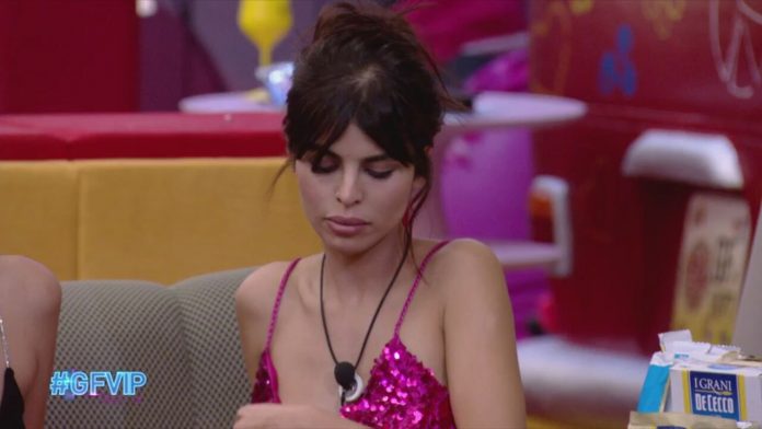 Grande Fratello Vip, Dana Saber contro tutti. È isolata dal gruppo: nuovo “caso Bellavia”? | Video Mediaset Dana Saber