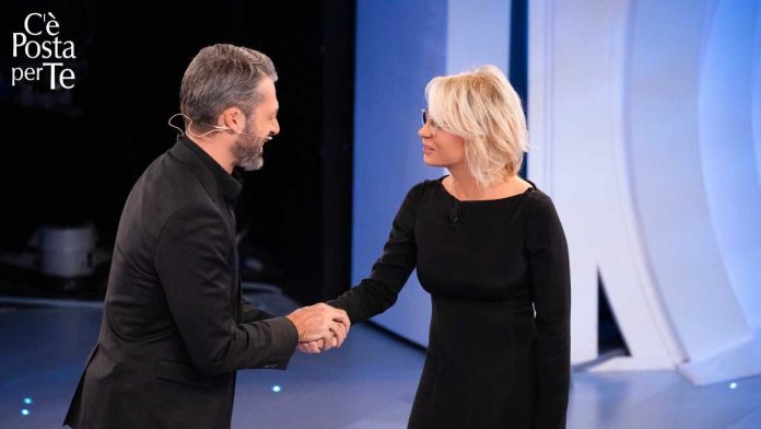 Luca Argentero a C’è Posta per te 2023 aiuta Rossella a far pace con la mamma | Video Witty Tv Luca Argentero a C'è Posta per te