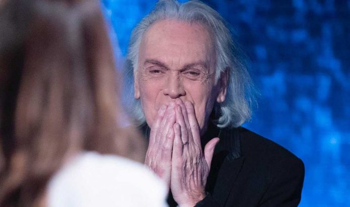 Riccardo Fogli a Verissimo: “Sono diventato ragioniere per la gioia di mia madre” | Video Mediaset Riccardo Fogli a Verissimo