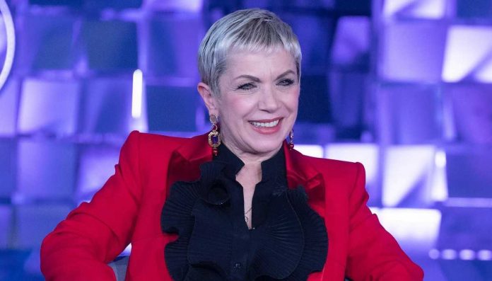 Rosanna Banfi a Verissimo: “Papà non è venuto perché in ospedale con mamma” | Video Mediaset Rosanna Banfi a Verissimo