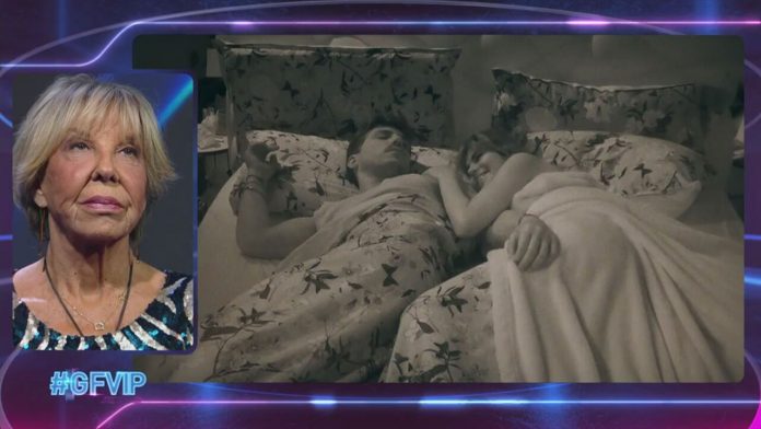 Grande Fratello Vip, Wilma Goich VS Dana Saber: “Non puoi dormire nuda, sono all’antica” | Video Mediaset Wilma Goich VS Dana Saber