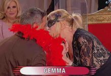 Uomini e Donne, la sfilata di Gemma non “seduce” Alessandro. Tina: “scandalosa” | Video Witty Tv sfilata Gemma a Uomini e Donne