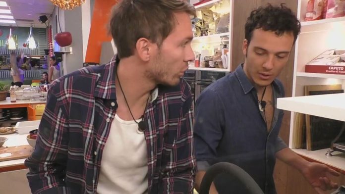 Grande Fratello Vip, scintille tra Edoardo Donnamaria e Alberto de Pisis: “Meno male che ti piace fare i piatti, ogni volta rompi i co**ioni” | Video Mediaset Alberto e Donnamaria