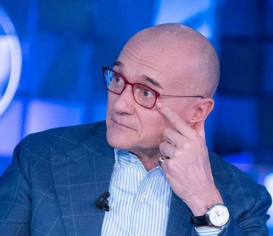 Alfonso Signorini a Verissimo: “Mi sposo tra un anno e mezzo” | Video Mediaset Alfonso Signorini a Verissimo