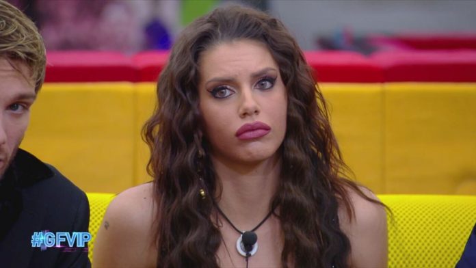 Grande Fratello Vip, la Casa contro Antonella Fiordelisi: “Recita e fa la vittima” | Video Mediaset Antonella contro tutti