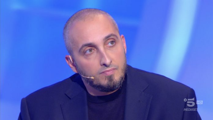 C’è Posta per te 2023, Alessandro perdona il padre: l’abbraccio | Video Witty Tv C'è Posta per te 2023