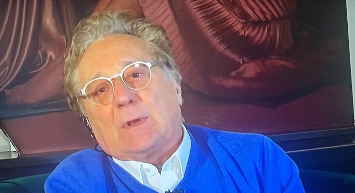 Enzo Iacchetti a Verissimo: “Maurizio mi ha salvato la vita professionale” | Video Mediaset Enzo Iacchetti a Verissimo