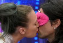 Grande Fratello Vip, il gioco del bacio misterioso: Luca Onestini riconosce tutte, anche NIkita Pelizon | Video Mediaset Luca e Nikita