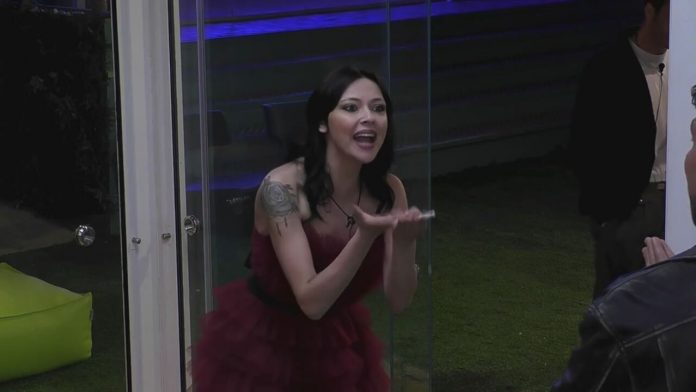 Grande Fratello Vip, dopo lo scontro di Martina Nasoni e Daniele Dal Moro, quest’ultimo si riavvicina ad Oriana Marzoli | Video Mediaset Martina Vs Daniele